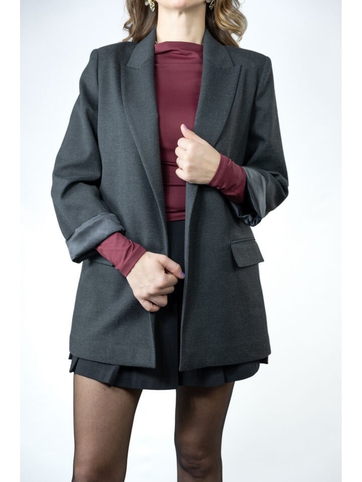 Kol Kıvırma Detaylı Gri Kadın Blazer Ceket