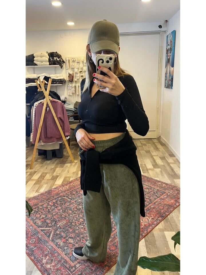 Yarım Fermuarlı Parmak Detay Siyah Crop