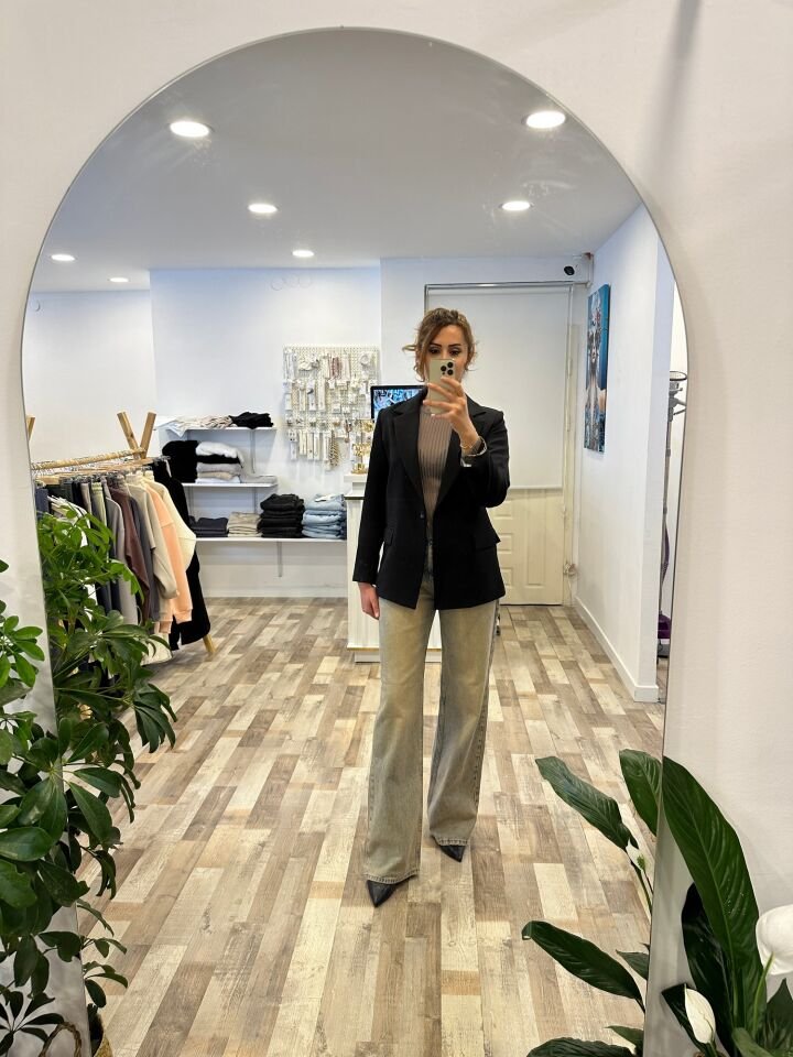 Kol Kıvırma Detay Tek Düğme Siyah Kadın Blazer Ceket
