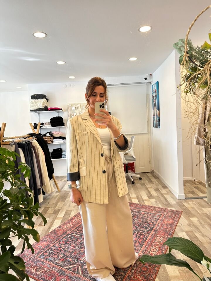 Siyah Çizgi Detaylı Oversize Ekru Kadın Blazer STD