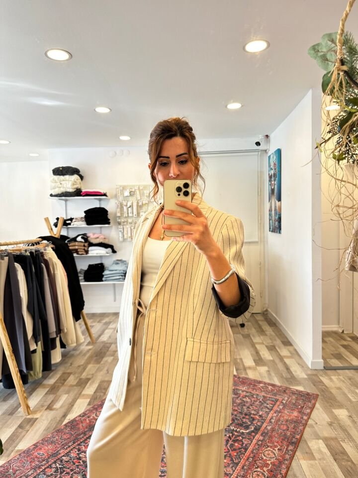 Siyah Çizgi Detaylı Oversize Ekru Kadın Blazer STD
